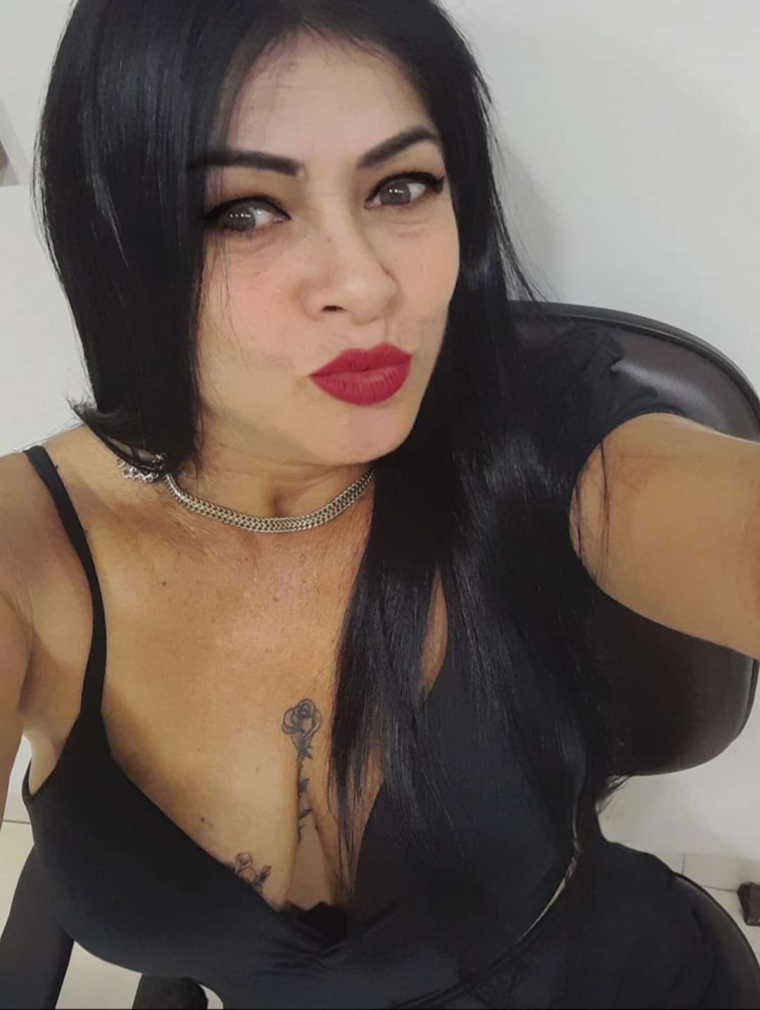 Mais uma vadia que mostra tudo por uns trocados #EhT7k8kw