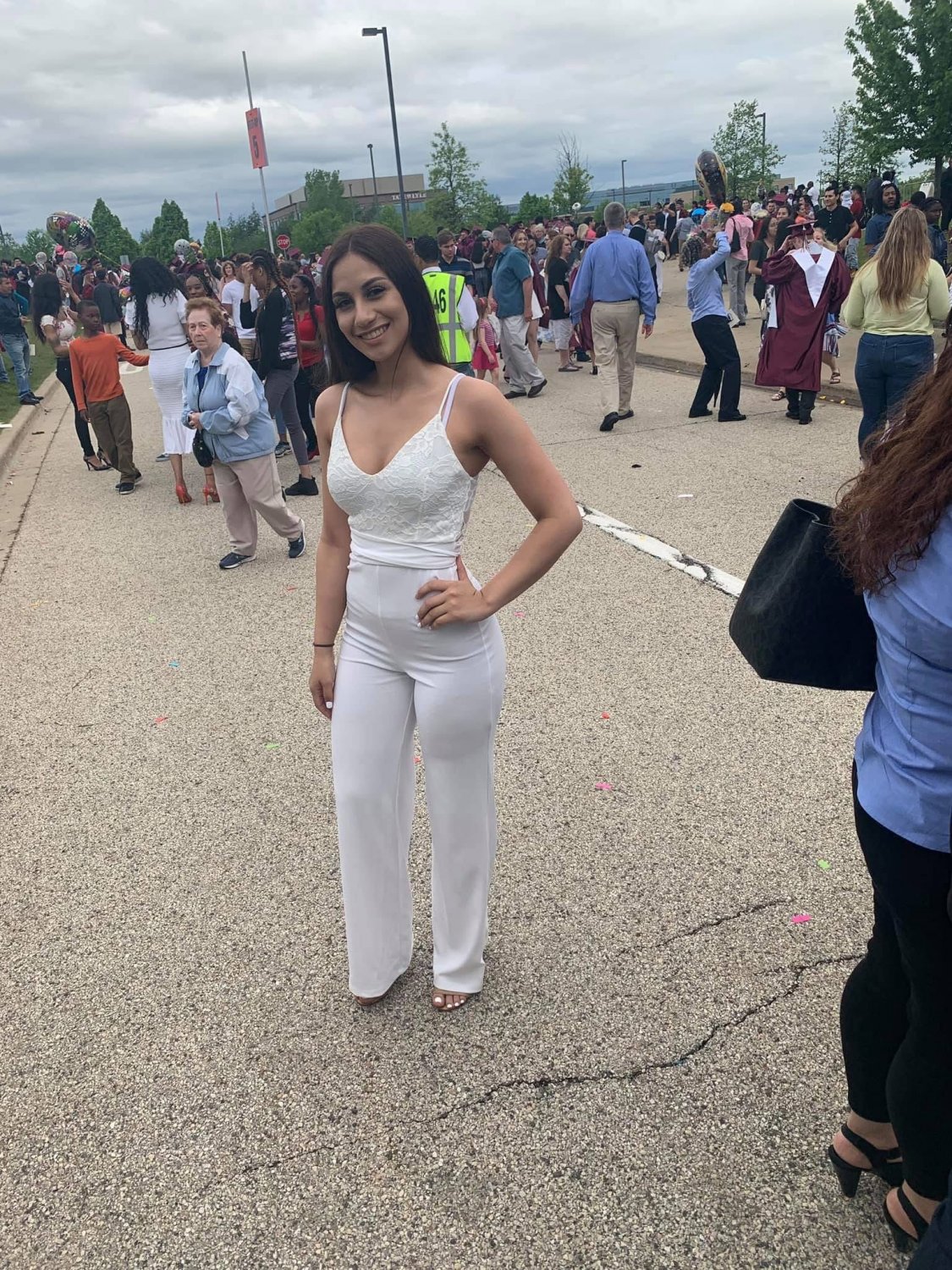 (Creepshots) Sharing the Aquino sisters. She’s a the oldest, 23 year old Milf 🔥 🇦🇷 #JgA0YOdc