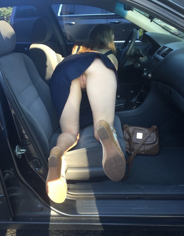 Upskirt car woman #lxheXYEB