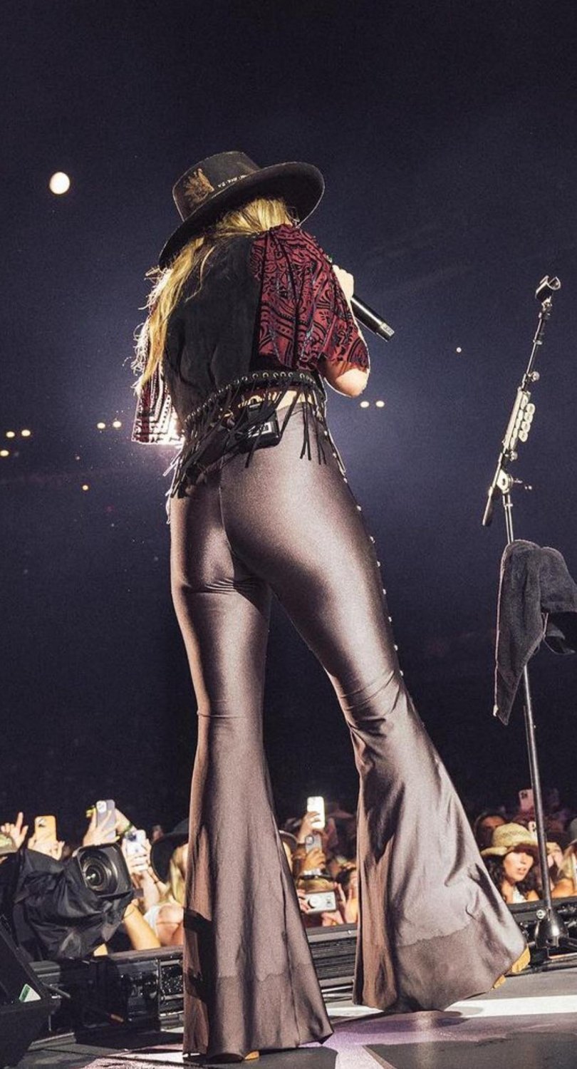 Lainey Wilson an Her Nice Ass #6loiSavC