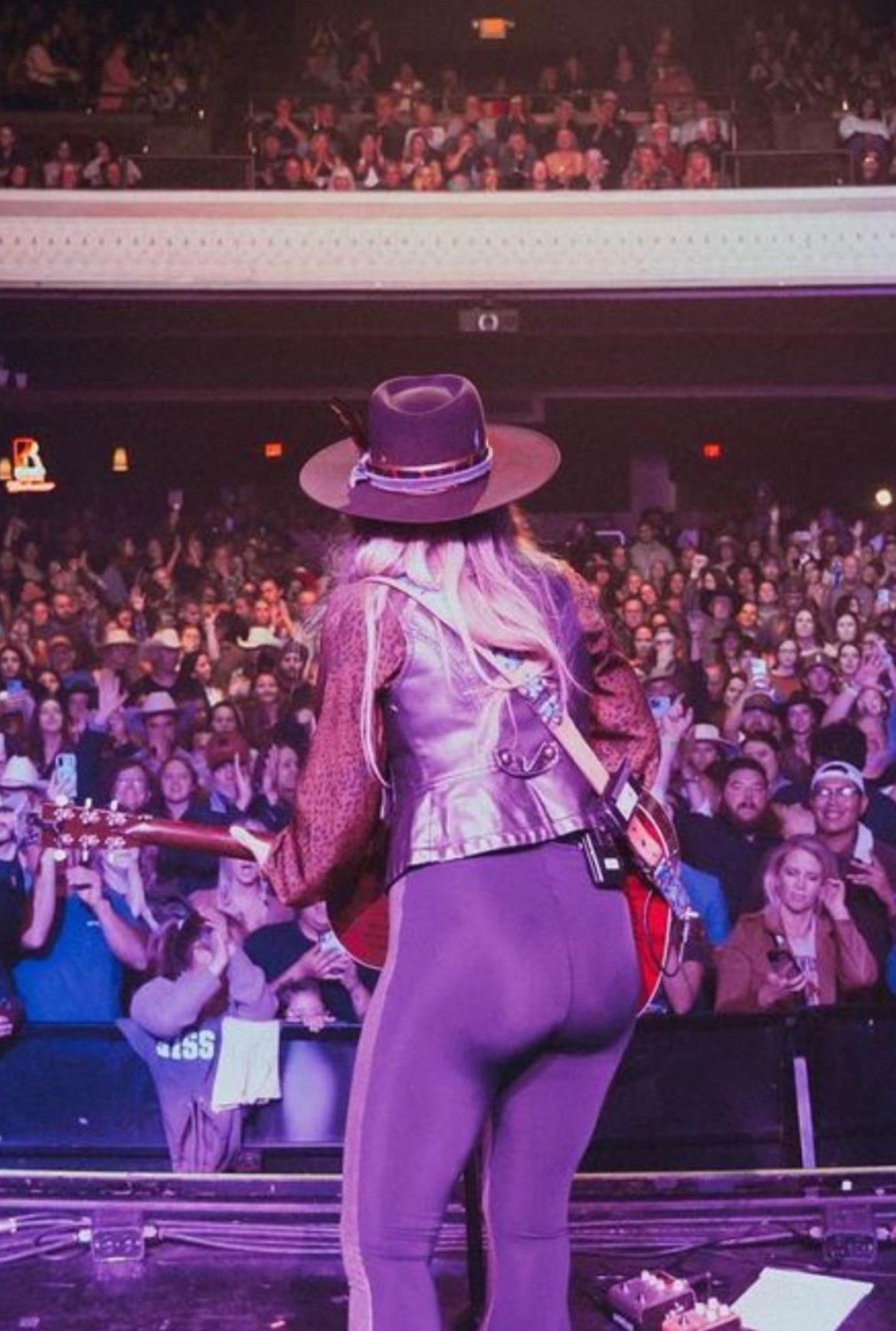 Lainey Wilson an Her Nice Ass #CDtEwehf