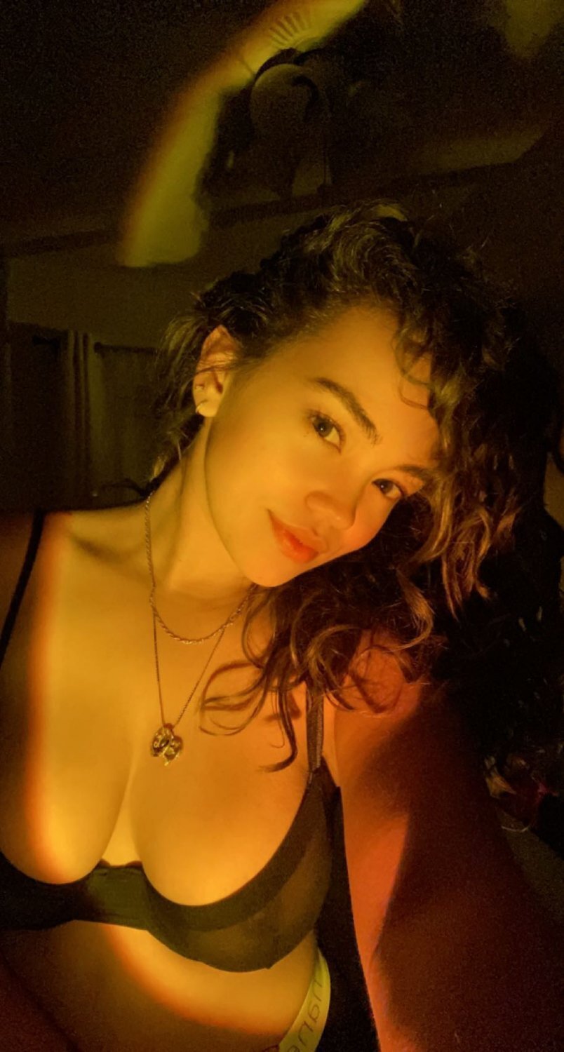 Brunette with big boobs #M7eekrfz